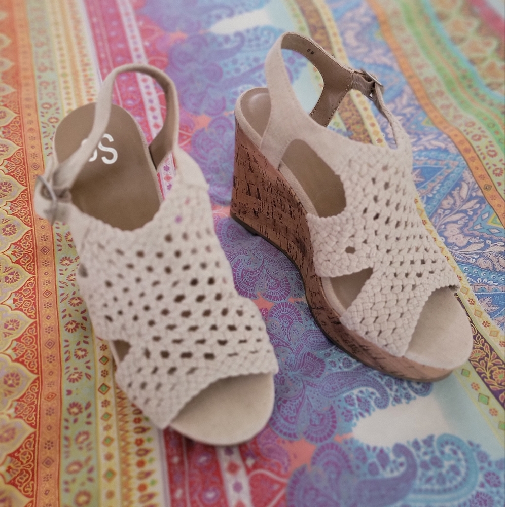 So sandles shoes